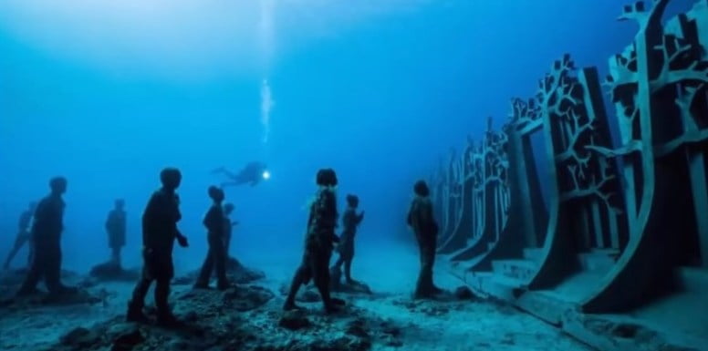 Google Earth: Enormous Underwater Wall Encircles Our Planet